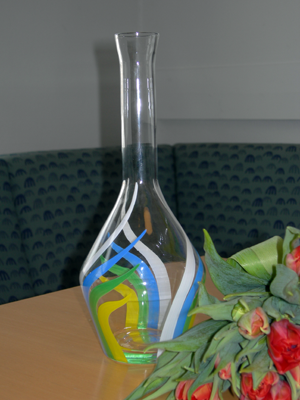 Vitsippspriset, en formskönt designad vas i kristall. (Foto: Håkan Johansson)