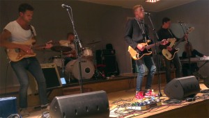 Värnamos husband Gallneby & Lundqvist underhåller på folkparkens jubileumsfest. Högt tryck och go musik! :D (Foto: Håkan Johansson)