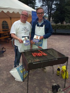 Här står jag och Andreas Carlson och puffar för varandra... (Foto ?)