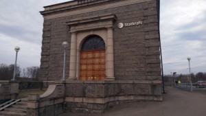Laholms kraftstation ryms i en mäktig och magnifik byggnad. Förr visste de hur man utformar industribyggnader med klass. (Foto: Håkan Johansson)