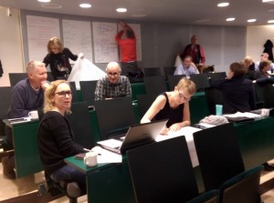 Andra delen av EU-utbildningen och vi skriver redan projektansökningar! Jag samarbetade med Jörgen Skärin (MP), Helena Ruderfors (C), Ibrahim Candemir (KD) och Eva Petersson (FP). (Foto: Håkan Johansson)