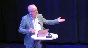 Liten budgetpost gör stor skillnad. Håkan Johansson (KD) Regionfullmäktiges talarstol. (Foto: Raymond Pettersson)