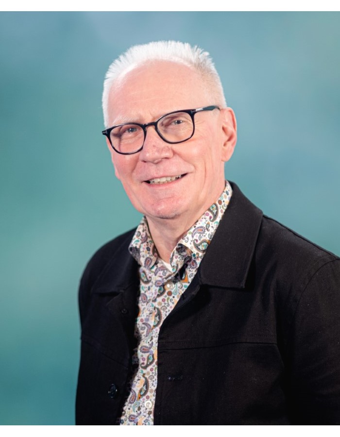 Som ordförande arbetar jag med att leda partiets arbete inför vall.  Mina politiska uppdrag har jag som ledamot i teknik och fastighetsförvaltningen, ersättare i kommunfullmäktige samt vice ordförande i Vänerhamn AB