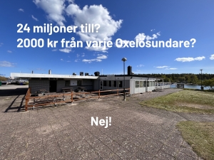 Restaurang Läget i Oxelösund som ser övergivet och rivningsfärdigt ut, en solig dag i maj. Texten i bilden säger: 24 miljoner till? 2000 kr från varje Oxelösundare? Nej!