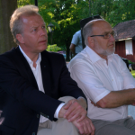 Jan-Erik Lagärde och Christer Fjordevik lyssnar uppmärksamt. (Foto: Håkan Johansson)