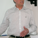 Stefan Simonsson, projektledare för Gummifabriken, presenterar projektet. (Foto: Håkan Johansson)