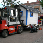 2. Som tur var fanns det en truck på plats som kunde lyfta av den. (Foto: Håkan Johansson)