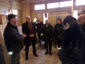När en byggentreprenör med många projekt på gång säger att det är roligt att bygga har en bostadsminister inte långt till ett stort leende. (Foto: Håkan Johansson)