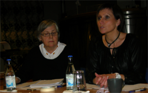 Presidiet, Lena Freij (sekreteterare) och Camilla Rinaldo Miller (ordförande) ledde årsmötet med säker hand. (Foto: Håkan Johansson)