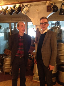 Tomas Sköld och Andreas Carlson i Bredaryds värdshus bryggeri. (Foto: Camilla Rinaldo Miller)