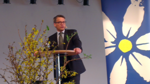 Alliansen har sänkt skatten för pensionärerna med 15 miljarder. Hur mycket sänkte Socialdemokraterna? 0! (Foto: Håkan Johansson)