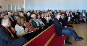 Det var många kristdemokrater som hade tagit sig till Huskvarna för att vara med på distriktsstämman. (Foto: Ann-Mari Wiberg)