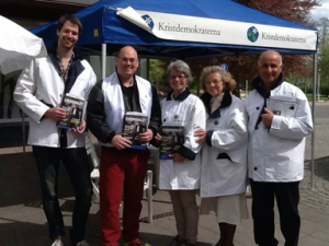 På förmiddagen kampanjade vi. (Foto: Leena Niskanen)