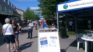 Kristdemokraterna presenterade sina hjärtefrågor på Slåttalördag marknad i Värnamo. (Foto: Håkan Johansson)