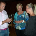 Patrik Ekwall, Camilla Rinaldo Miller och AnnSofie Björhag diskuterar strategiskt valarbete. (Foto: Håkan Johansson)