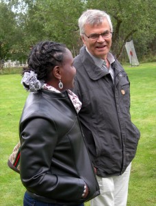 Kommunkandidaterna Evanjeline Eriksson och Lars-Evert Jonsson hade en del att prata om. (Foto: Håkan Johansson)
