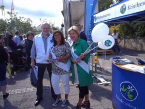 Toppkandidaterna Stefan Attefall, Mia Frisk och Maria Larsson presenterade Kristdemokraternas regionala valmanifest på Bredaryds marknad. (Foto: Håkan Johansson)