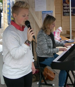 Duojazz, Elin Kothe och Julia Karlsson) stod för den musikaliska underhållningen. (Foto: Håkan Johansson)