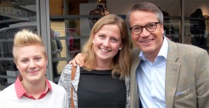 Elin Kothe och Julia Karlsson (Duojazz) stod för programmet tillsammans med Göran Hägglund. (Foto: Håkan Johansson)