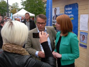 Plötsligt stod halva Alliansen samlad mitt i Värnamo. (Foto: Håkan Johansson)