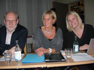 Höststämmans charmanta presidium Stefan Attefall, Camilla Rinaldo Miller och Stina Sinclair. (Foto: Håkan Johansson)