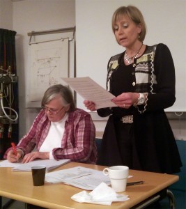 Verksamhetsberättelse! Finns det ett härligare ord? Värnamos kristdemokrater kan se tillbaka på ett händelserikt och intensivt supervalår. Lena Freij och Camilla Rinaldo Miller var årsmötetspresidium. (Foto: Håkan Johansson)