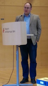 Valberedningens ordförande Torbjörn Eriksson, Värnamo, presenterar valberedningens förslag. (Foto: Håkan Johansson)