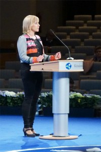 Camilla Rinaldo Miller förde det mäktiga jönköpingsdistriktets talan på det extra Rikstinget i Folkets hus i Stockholm. Som vanligt var hon grym i talarstolen! (Foto: Stefan Gustafsson)