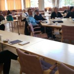 Djuplodande samtal om ideologi och principprogrammet i kommunfullmäktigesalen. (Foto: Håkan Johansson)