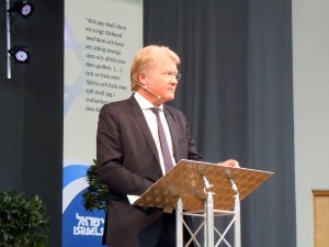 Lars Adaktusson (KD) talar om relationer mellan Israel, Sverige och EU och medias påverkan. (Foto: Ann-Mari Wiberg)