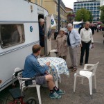 Kristdemokraternas seniorer bjöd på våfflor på Slåttalördag marknad i Värnamo. (Foto: Håkan Johansson)