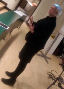 Sveriges bästa partisekreterare Acko Ankarberg Johansson (KD) i sitt esse håller ett värdeladdat tal djupt förankrat i kristdemokratiska värden på partiavdelningsårsmötet i Värnamo. (Foto: Håkan Johansson)
