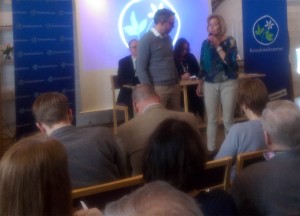 Partidistriktsårsmötet valde Camilla Rinaldo Miller, Värnamo, till ordförande och Mattias Ingeson, Eksjö, till vice ordförande. (Foto: Håkan Johansson)