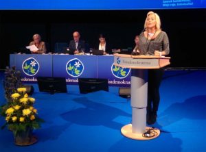 Kristdemokraternas ordförande i Värnamo, Camilla Rinaldo Miller, på plats i Rikstingets talarstol. (Foto: Håkan Johansson)