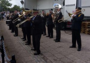 Gislaved Westbo musikkår marscherade och underhöll. (Foto: Håkan Johansson)