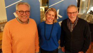 Arnold Carlzon presenterade kandidaterna, Stina Sinclair ställde dem emot väggen och Gunnar Crona höll ihop kandidatutfrågningen med medlemsomröstning. (Foto: Håkan Johansson)