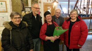 Christina Lindberg, Flahult, omgiven av kristdemokraterna Gunnel Youngström, Gunnar Crona, Christer Fjordevik och Lena Freij. (Foto: Håkan Johansson)
