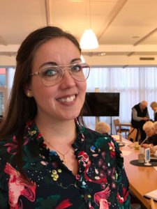 Pia Skogsberg från Hestra gav svar på den utmanande frågan om varför rösta på ett litet parti. (Foto: Ann-Mari Wiberg)