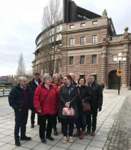 Några av deltagarna i stockholmsresan som partiavdelningarna i GGVV-området arrangerade. (Foto: Ann-Mari Wiberg)