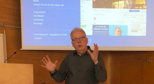 Håkan Johansson visar hur man skapar en egen politikersida på Facebook och sedan jobbar alla stenhårt. (Foto: Arnold Carlzon)