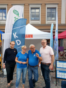 I Allianstältet kunde man alltid hitta någon från varje alliansparti. Här är Tobias Pettersson (M), Camilla Rinaldo Miller (KD), Runar Eldebo (L) och Torbjörn Egerhag (C). (Foto: Håkan Johansson)