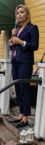 - När du som kvinna blir mamma är du inte tillräckligt smart tyvärr utan då måste Stefan Löfven bestämma hur det ska vara med föräldraledigheten. Ebba Busch Thor (KD) talade mycket om atta vara mamma och om föräldraförsäkringen. (Foto: Håkan Johansson)