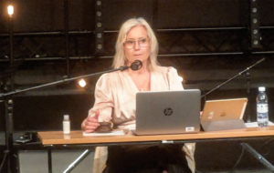 Kommunfullmäktiges ordförande Camilla Rinaldo Miller (KD) höll ihop budgetdebatten väl. (Foto: Håkan Johansson)