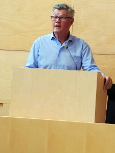 Stig Claesson tal varmt om den fördjupade översiktsplanen. (Foto: Håkan Johansson)